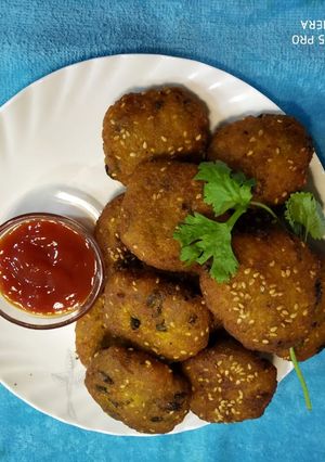 ઇન્સ્ટન્ટ પૌંઆ વડા(instant poha vada recipe in Gujarati) રેસીપી મુખ્ય ફોટો