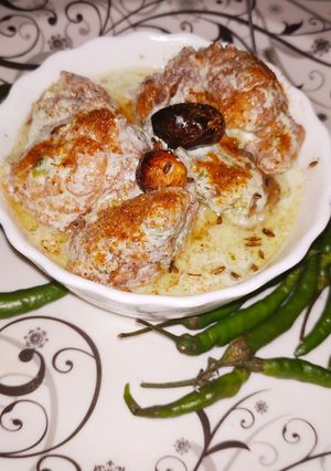 A picture of Green masala Dahi brde.