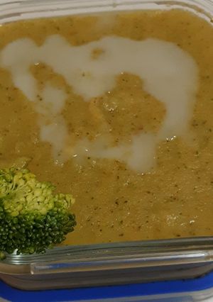 รูปของ ซุปสามสหาย (Broccoli,Large onion & Carrot Cream Soup)