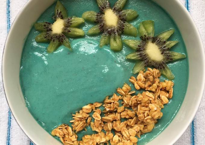 Mermaid 🧜‍♀️ Smoothie Bowl