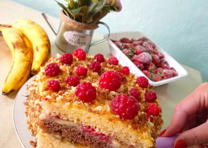 Бисквитный фруктово-ягодный торт с творожным желе «яичница»