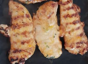 Una foto de Pollo a la plancha marinado en naranja