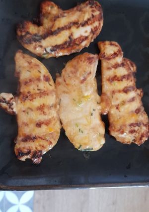 Una foto de Pollo a la plancha marinado en naranja