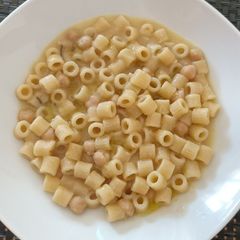 A picture of Pasta e ceci pasta & chickpeas.