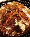 Pan de pueblo casero con masa madre artesanal