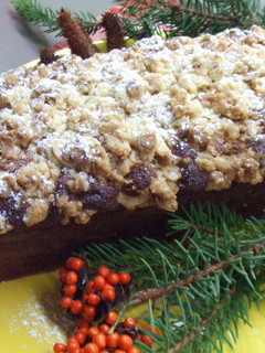 Una foto de Budín navideño crujiente con frutos secos y manzanas de invierno