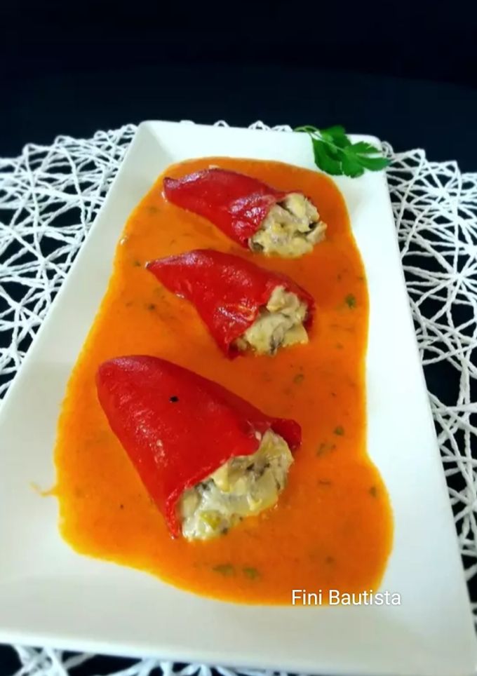 Una foto de Pimientos de piquillo rellenos de champiñones