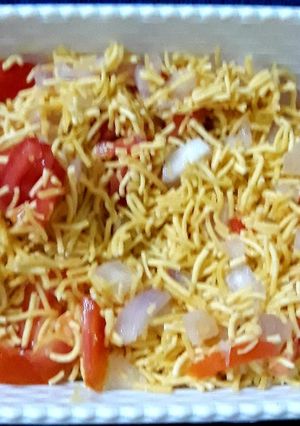 A picture of Seviya Chaat.