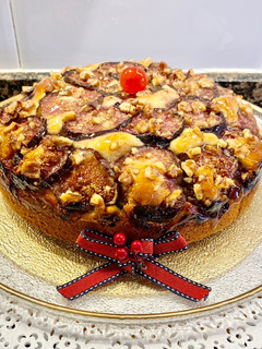 Una foto de Pastel de queso, brevas y nueces