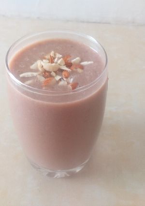 A picture of Dry fruit shake.