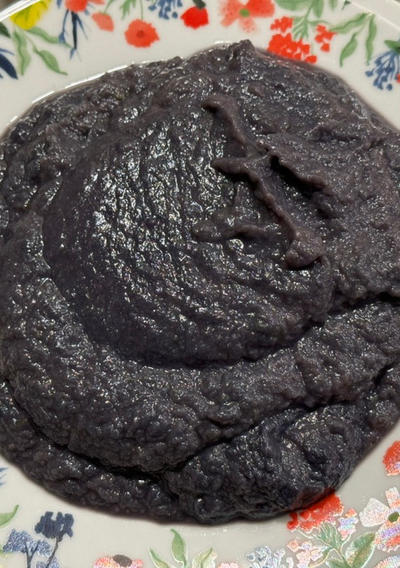 Una foto de Crema de col lombarda y espárragos