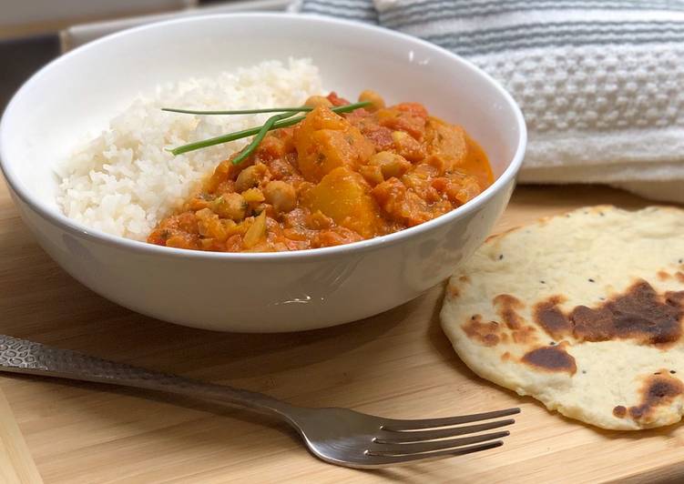 Recipe of Any-night-of-the-week Plant Based Pineapple &amp; Chickpea Curry 🍍🌶🌱