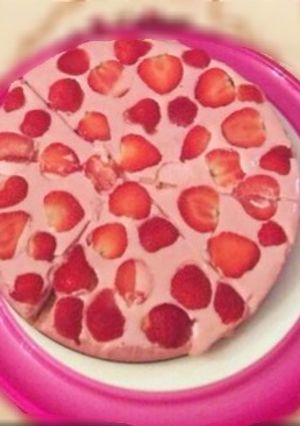 عکسی از دستور کیک توت فرنگی😋🍓
