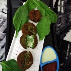 A picture of Haryali cheese kabab with curd coriander dip.