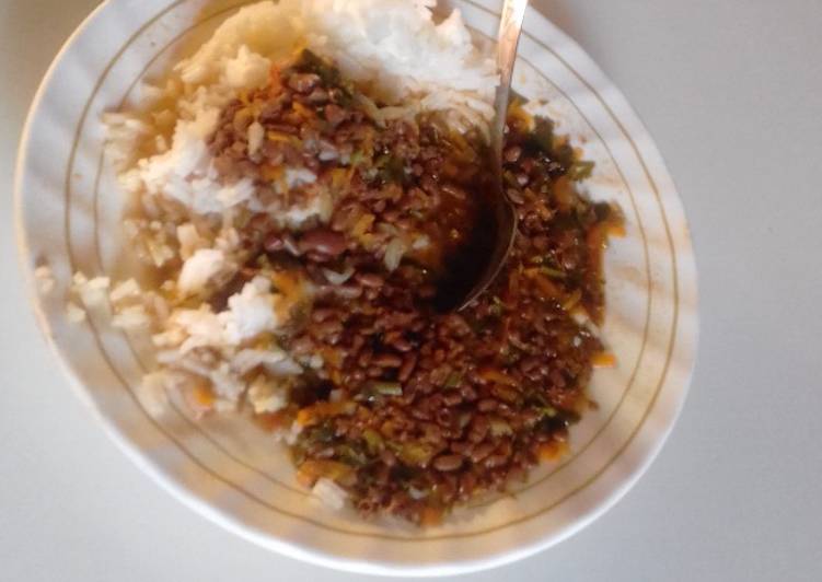 Recipe of Any-night-of-the-week Boiled rice served with beans stew (western)