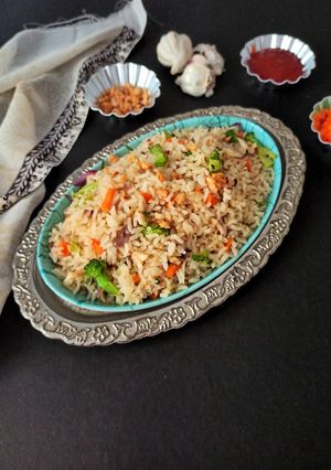 A picture of Burnt garlic rice.