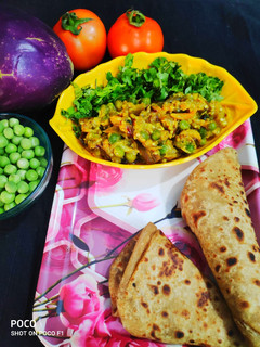 बैंगन मटर का भरता (Baingan matar ka bharta recipe in hindi) रेसिपी मुख्य फोटो
