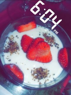 صورة لوصفة تحلية بالفراولة