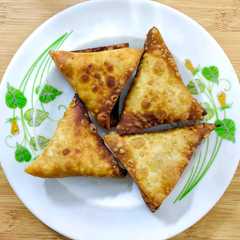 A picture of চিকেন সমুচা.