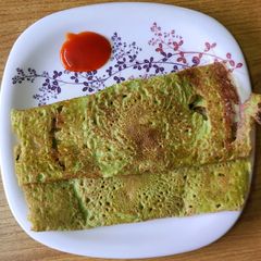A picture of Moong dal+palak dosa.