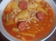 Una foto de habichuelas con chorizo