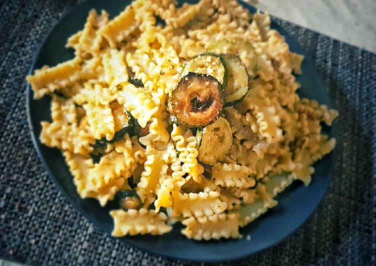 How to Prepare Veloce Reginette con zucchine e pesto
