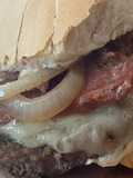 Hamburger Homemeda rellenos de queso suizo