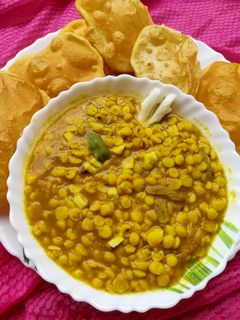 লুচি - নারকেল দিয়ে ছোলার ডাল (Luchi - narkel diye cholar dal recipe in Bengali) রেসিপির প্রধান ছবি