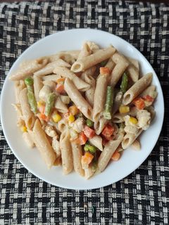 Фото Макарони з куркою та овочами.