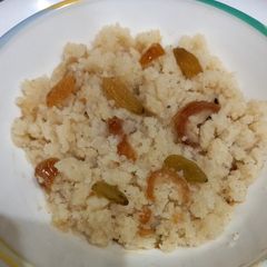 A picture of Diet halwa with dates and raisens.