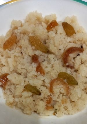 A picture of Diet halwa with dates and raisens.