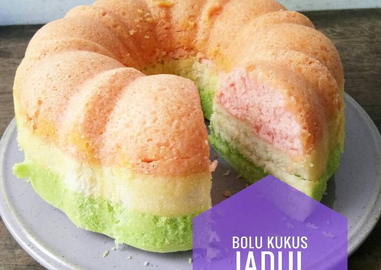 Resep Bolu Kukus Pelangi Jadul ala bundakeia yang Bisa Manjain Lidah