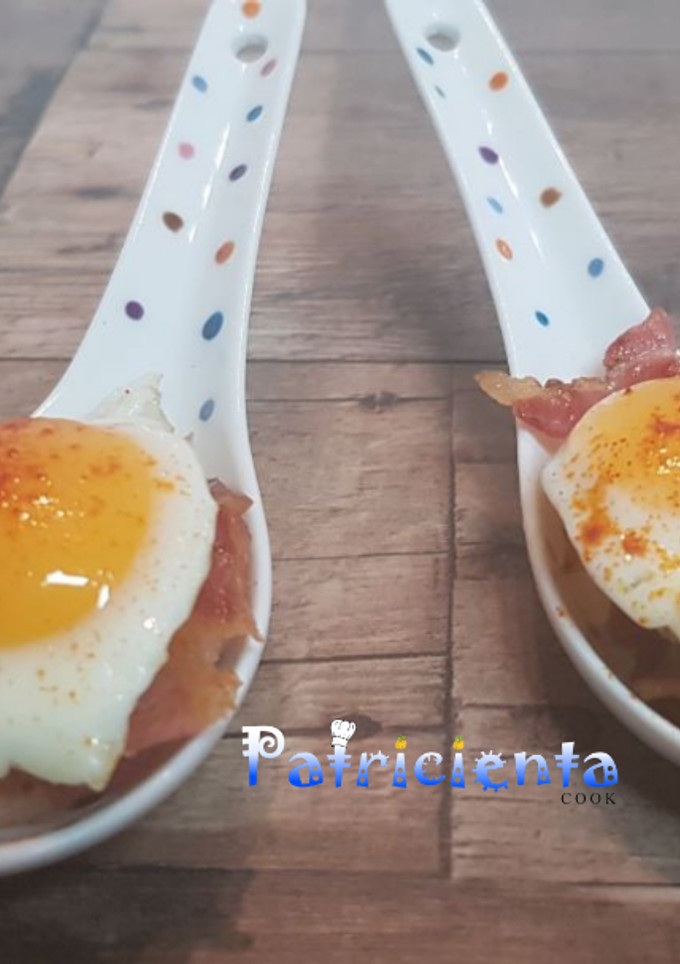 Una foto de Cucharitas de bacon con huevos de codorniz