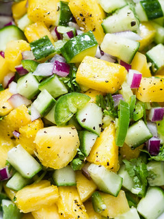 Una foto de Ensalada de Piña, Pepino y Jalapeños