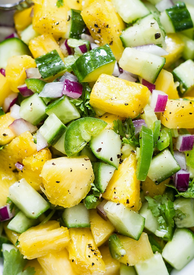 Una foto de Ensalada de Piña, Pepino y Jalapeños