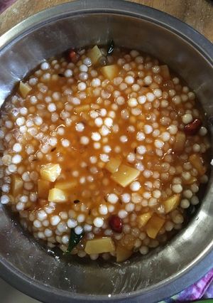 સાબુદાણા ની ખીચડી (Sabudana Khichdi Recipe In Gujarati) રેસીપી મુખ્ય ફોટો