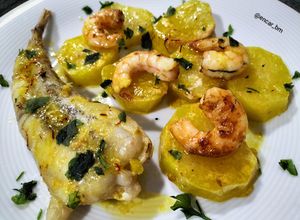 Foto principal de Rape con langostinos y patatas al azafrán en airfryer