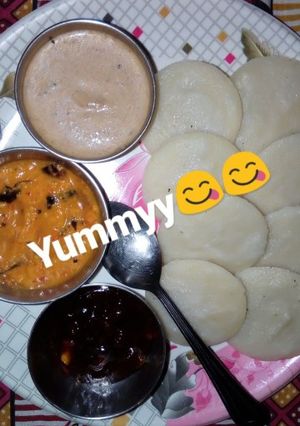 A picture of Poha Idli with three type chutney.