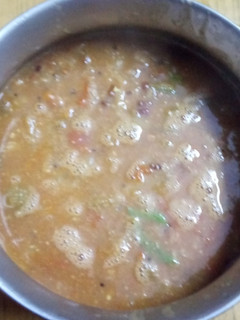 தட்டைப்பயறு கத்திரிக்காய் குழம்பு (Thattaipayaru kathirikkai kulambu recipe in tamil)#jan1 செய்முறை முக்கிய புகைப்படம்
