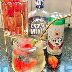 A picture of Chateau Sparkling Gin Cocktail.