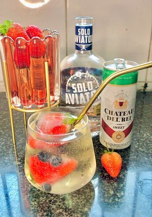 A picture of Chateau Sparkling Gin Cocktail.