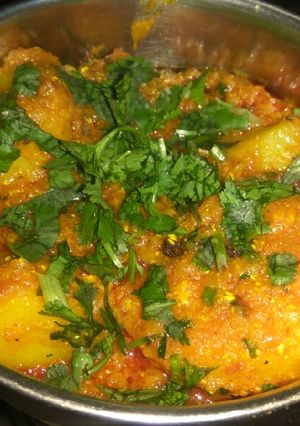 A picture of Dum aloo.