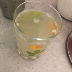 A picture of Lemon juice.