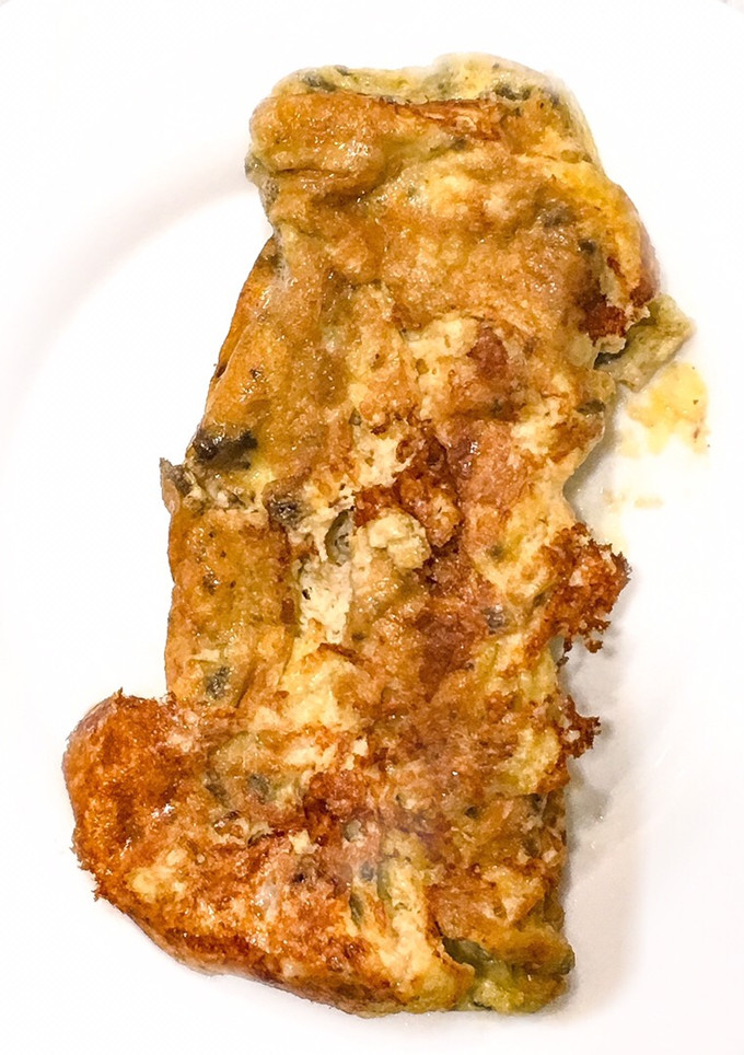 Una foto de Tortilla de olivada y queso de cabra