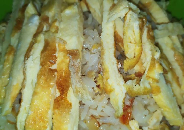 4. Nasi goreng acan ikan asin