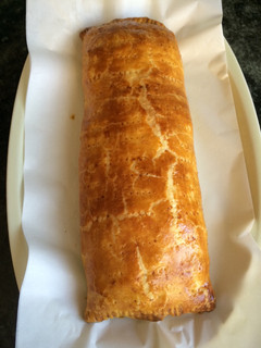 Una foto de Rollo de hojaldre con queso philadelphia, bacon y dátiles