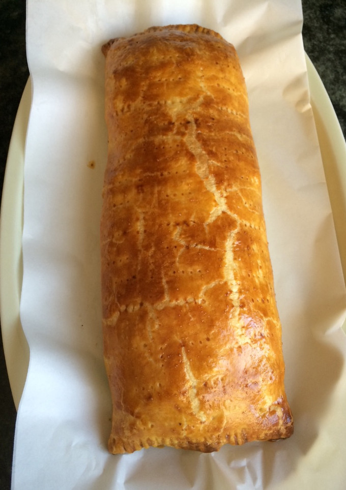 Una foto de Rollo de hojaldre con queso philadelphia, bacon y dátiles