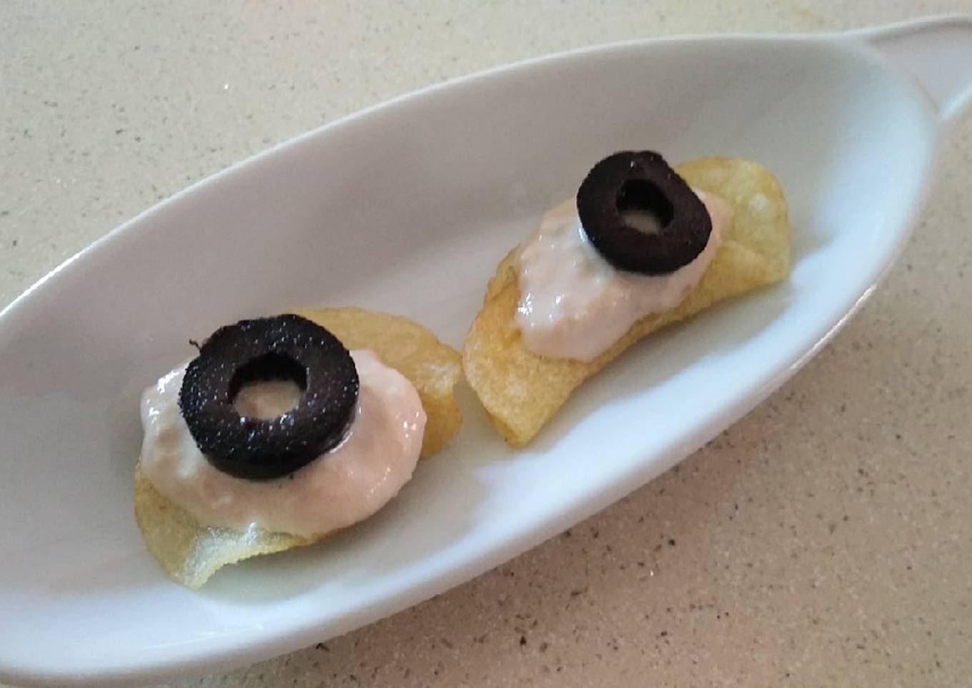 Canapés de atún con mahonesa