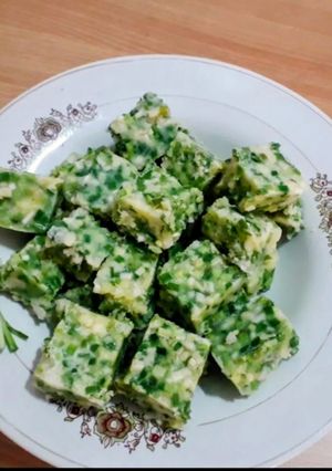 A picture of Pure Ghee Green Garlic Cubes | Winter Special Preserve.