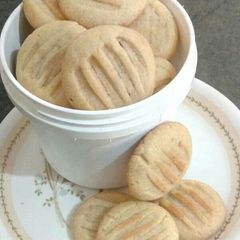 A picture of Eggless butter cookies.